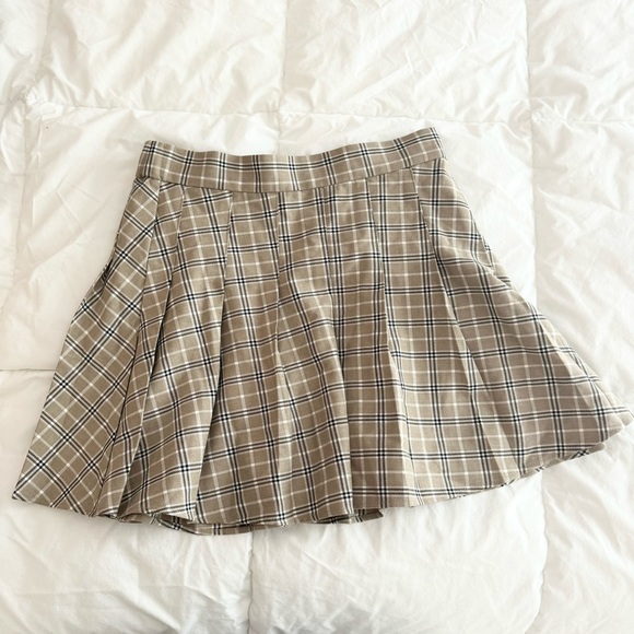 NWT GARAGE Plaid Pleated Beige Skirt - Picture 1 of 4